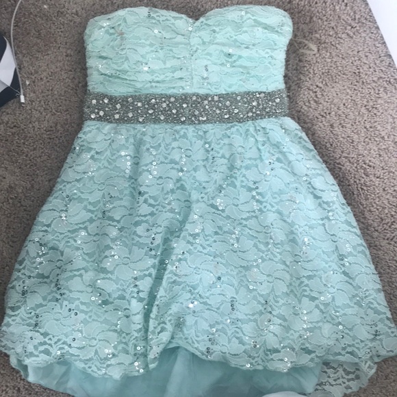 Gorgeous prom dress - Picture 1 of 5